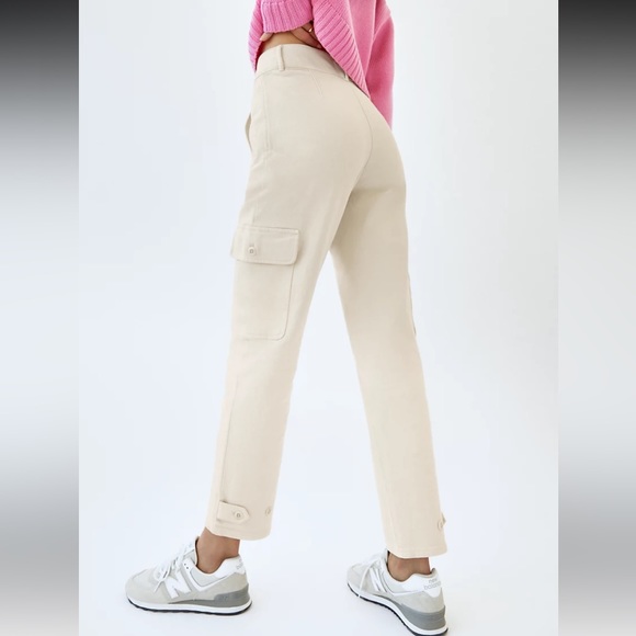 Aritzia cargo Wilfred pants size 2 run big - Picture 2 of 5